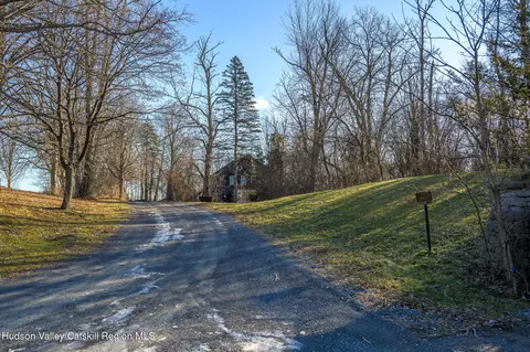 91 Scheller Park Rd, New Baltimore, NY 12124