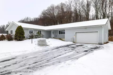 10 Barrington Dr, Copake, NY 12516