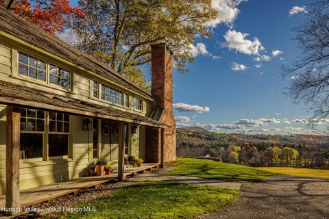 46 Lockrow Rd, Brunswick, NY 12180
