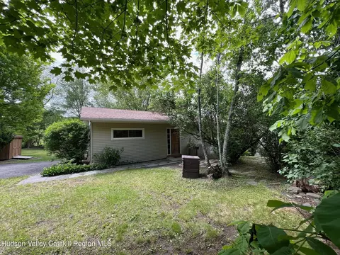 2 Shokan Park Rd, Shokan, NY 12481