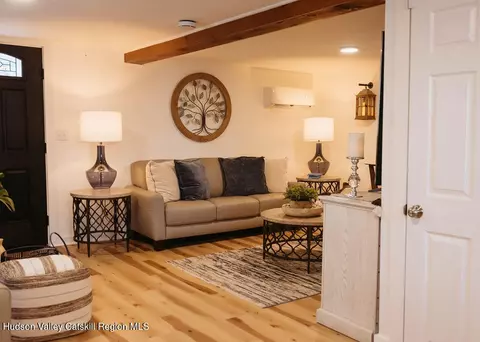 Entry Way - 1271 Route 208, Wallkill, NY 12589 photo 6 of 7