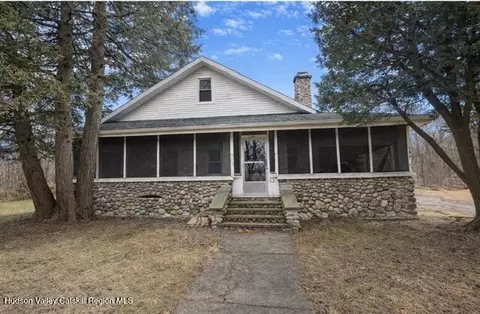 55 Payn Ave, Chatham, NY 12037