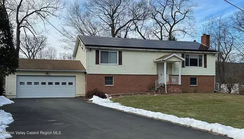 208 Sawmill Rd, Lake Katrine, NY 12449