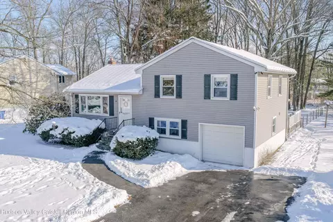 26 Birchwood Dr, Rhinebeck, NY 12572