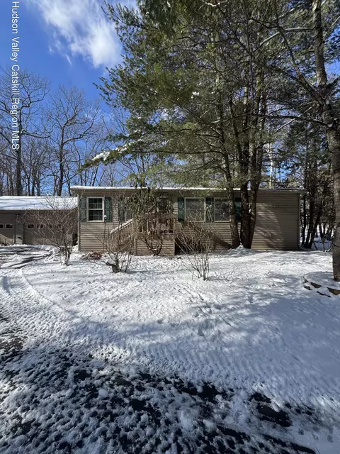 12 Easy St, Catskill, NY 12414