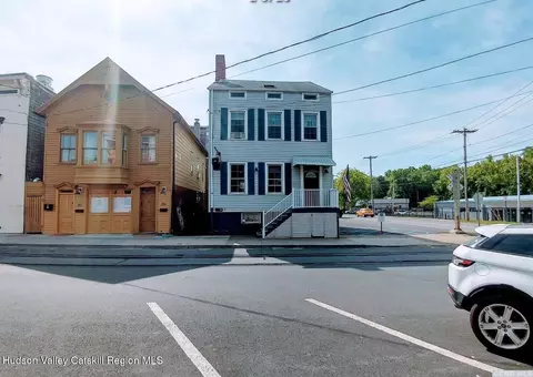 22 S 7th St, Hudson, NY 12534