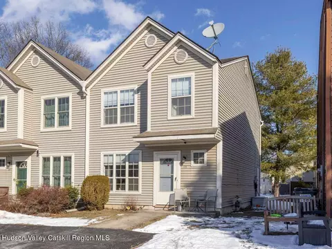 15 Troy Ln, Highland, NY 12528