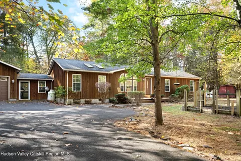 65 Cobble Creek Rd, Saugerties, NY 12477