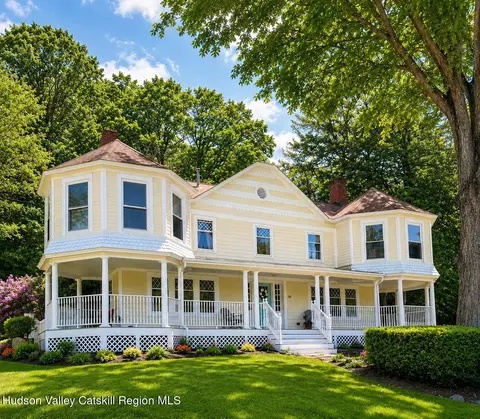 30 Old Post Rd N, Red Hook, NY 12571