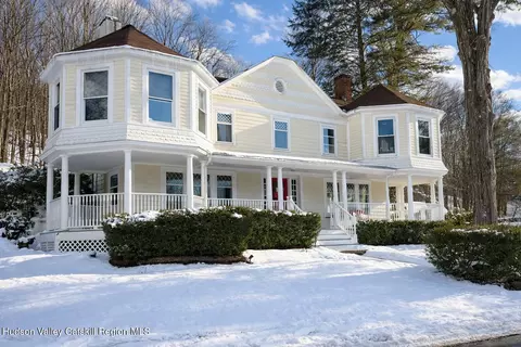 30 Old Post Rd N, Red Hook, NY 12571