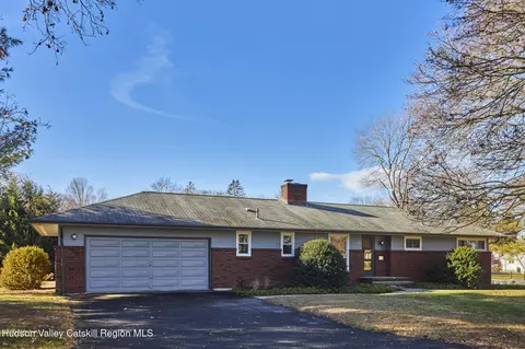 41 Trinity Pl, Rhinebeck, NY 12572
