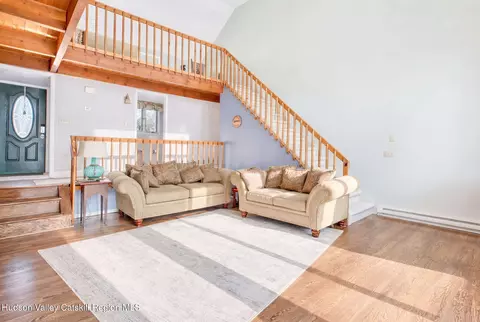 28 Juniper Ln, Athens, NY 12015