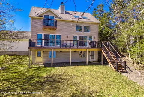 28 Juniper Ln, Athens, NY 12015