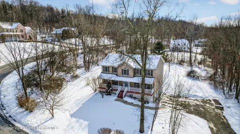 6 Jill Marie Cir, Wallkill, NY 12589