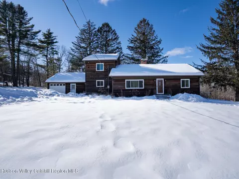 84 Hill Rd, East Nassau, NY 12062