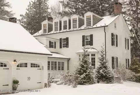 Exterior - 34 Broad St, Kinderhook, NY 12106 photo 4 of 7
