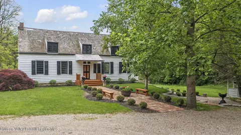 33 Broad St, Kinderhook, NY 12106