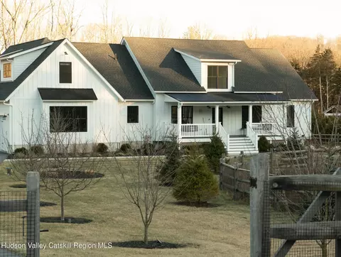 11 Crimson Hl, Rhinebeck, NY 12572