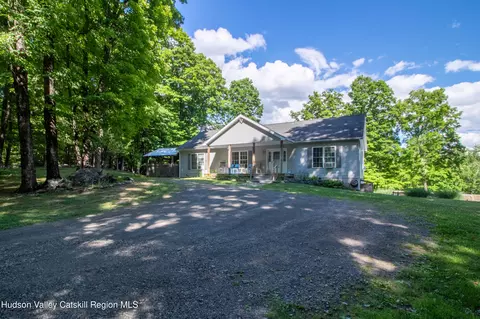 90 Jomar Ln, Olivebridge, NY 12461