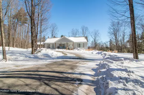 90 Jomar Ln, Olivebridge, NY 12461