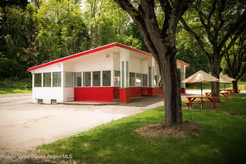 90 Old Route 9w, Port Ewen, NY 12466