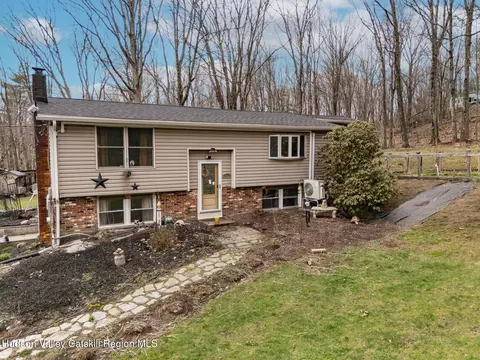 26 Rapp Rd, Austerlitz, NY 12017