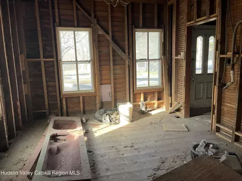 Entry Way - 519 Old Route 23, Acra, NY 12405 photo 3 of 5
