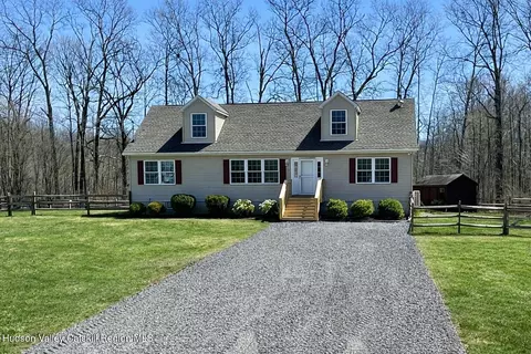 35 Pioneer Rd, Gardiner, NY 12525