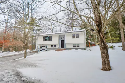 3 Marthas Ct, Saugerties, NY 12477
