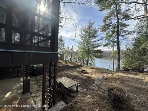 39 Island Dr, Copake, NY 12516