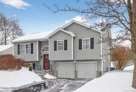 9 Yale Dr, Walden, NY 12586