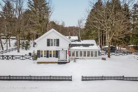46 Collins St, Hillsdale, NY 12529