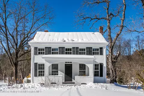 8 George Sickle Rd, Saugerties, NY 12477