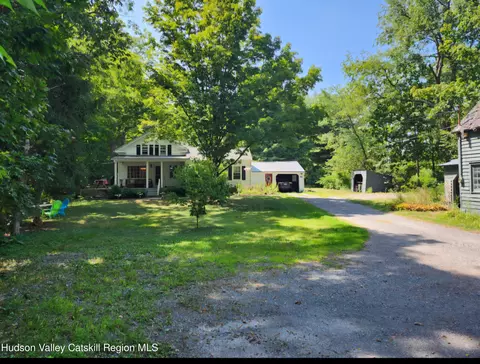 9 Hamm Rd, Oak Hill, NY 12460