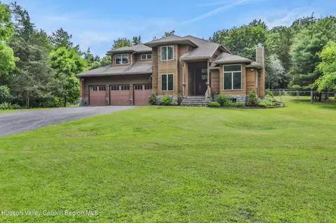 374 Linderman Ave, Kingston, NY 12401