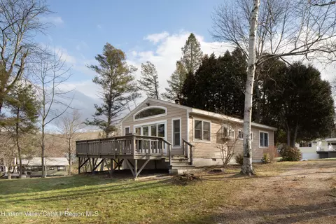 5 Adams Dr, Hillsdale, NY 12529