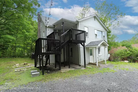 17 Rear Chapel St, Ellenville, NY 12428