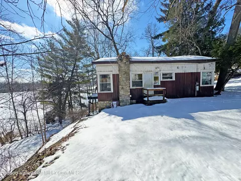 315 Lake Dr, Lake Peekskill, NY 10537