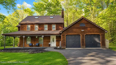 25 Old Farm Rd, Shokan, NY 12481