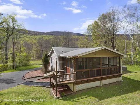 296 Diamond Notch Rd, Lanesville, NY 12450
