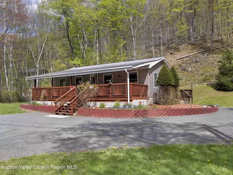 296 Diamond Notch Rd, Lanesville, NY 12450