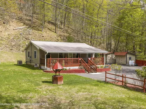 296 Diamond Notch Rd, Lanesville, NY 12450