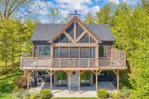 60 Daredevil Dr, Athens, NY 12015