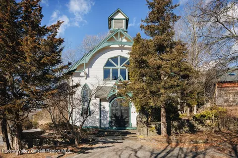 209-211 Fishcreek Rd, Saugerties, NY 12477