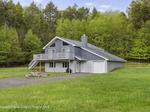 114 Conifer Lake Rd W, Jewett, NY 12444