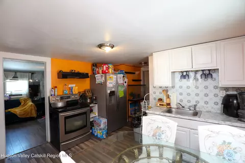Entry Way - 654 Broadway, Esopus, NY 12429 photo 1 of 3