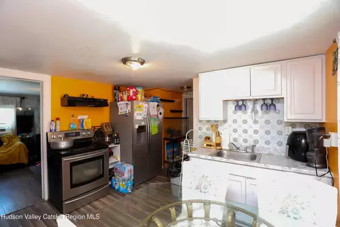 Entry Way - 654 Broadway, Esopus, NY 12429 photo 2 of 3