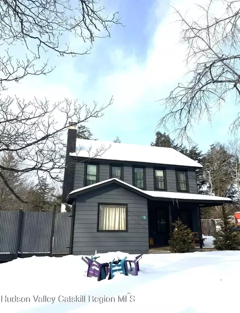 98 Spruce St, Tannersville, NY 12485