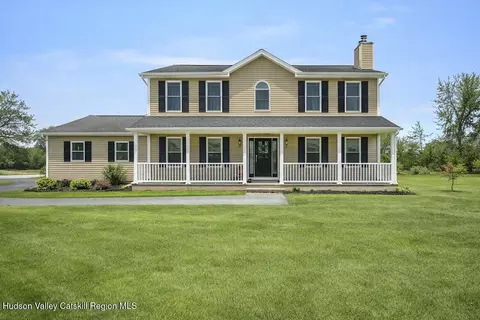 311 Middle Rd, Hudson, NY 12534