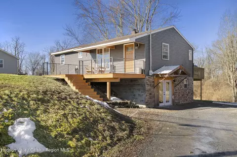 437 Sharptown Rd, Stuyvesant, NY 12173